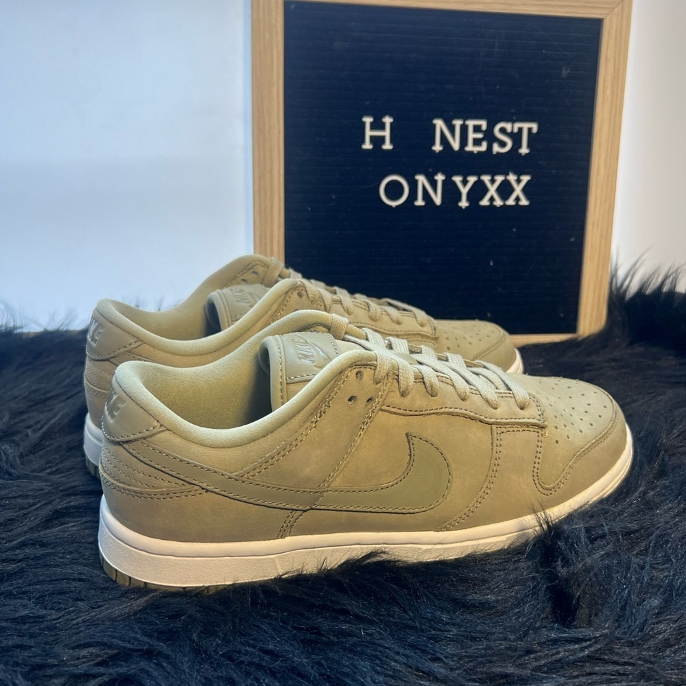 Nike women’s dunk low neutral olive sz 7W